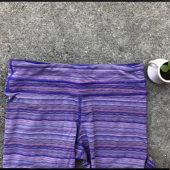 LULULEMON. Women’s. Leggings. Size 6. - Picture 2 of 10